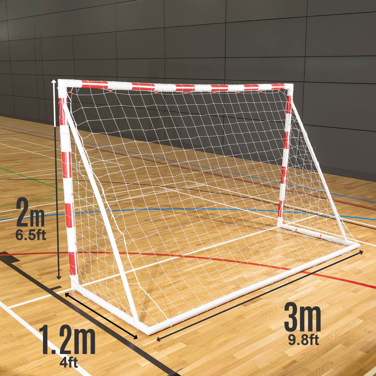 Tableau des dimensions du but de handball Q-FOLD 300 x 200 cm dans une salle de sport : 300 cm de large, 200 cm de haut et 120 cm de profondeur.