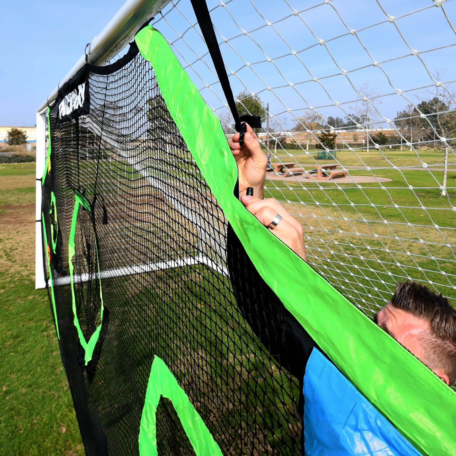 Filet cible TARGET Pro 730 x 240 cm pour buts de football à 11 (but non inclus)