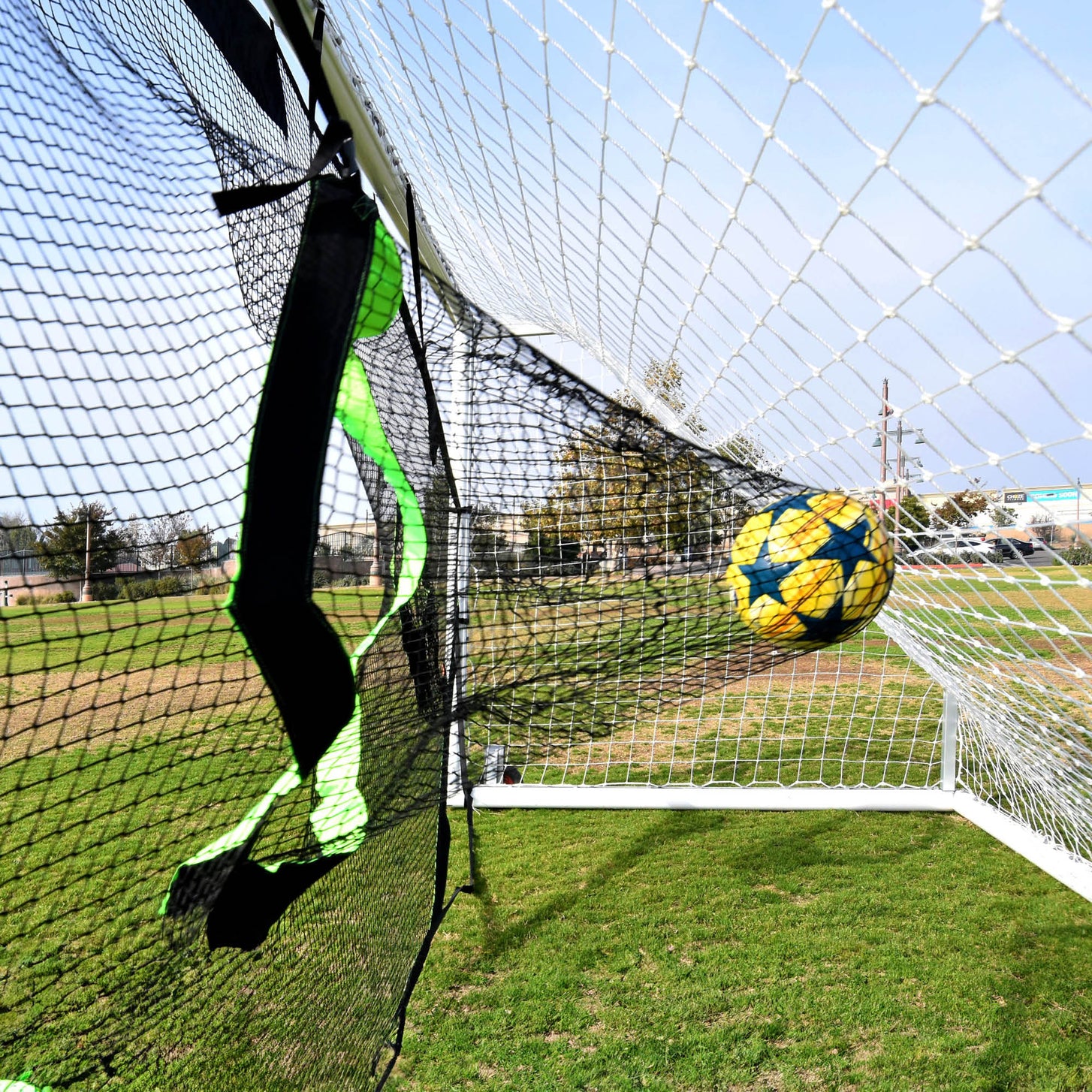 Filet cible TARGET Pro 730 x 240 cm pour buts de football à 11 (but non inclus)