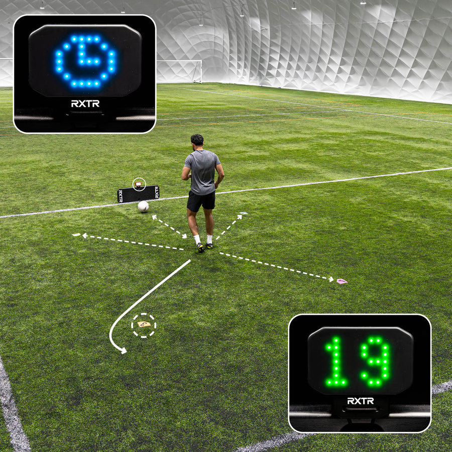 Visuel d'exercice RXTR Pro Coach : joueur sur un terrain en salle avec des flèches, et des encarts d'un chronomètre bleu et d'un score vert de 19.
