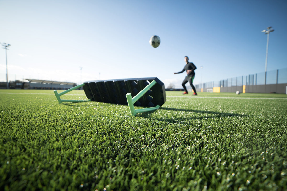 tirer sur un rebondeur de football