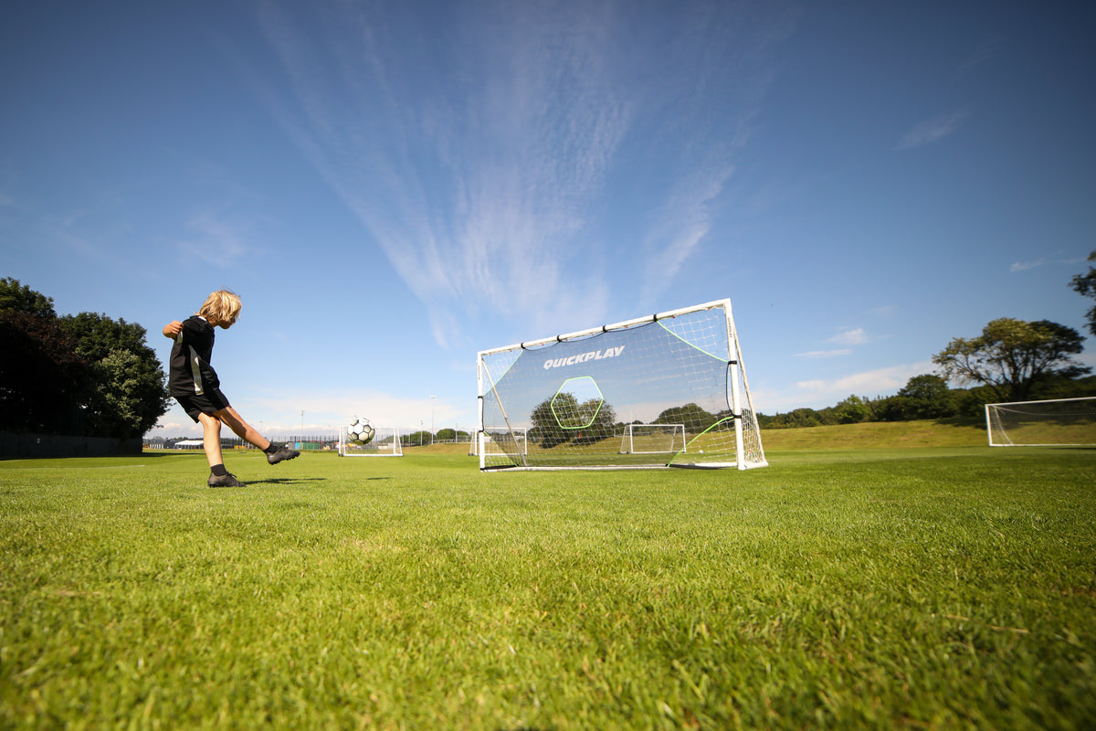 tirer sur un <tc>goal</tc> cible au printemps