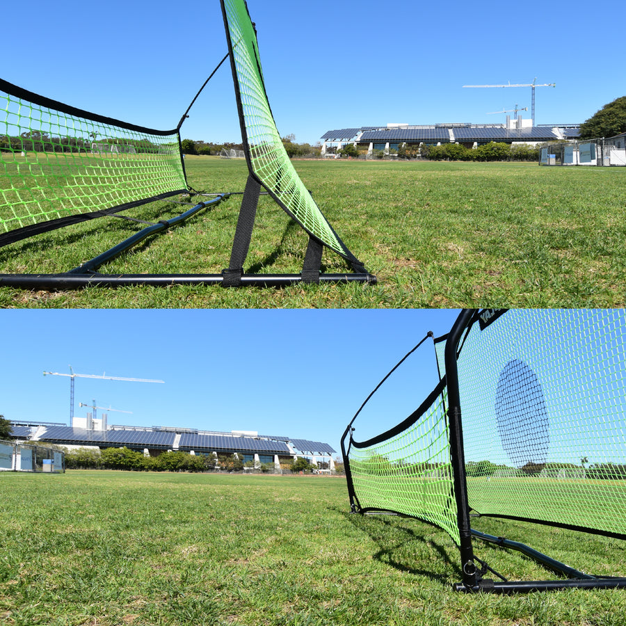 TEKKERS Trainer en deux vignettes : gros plans en contre-plongée du cadre noir et des filets verts posés sur l'herbe.